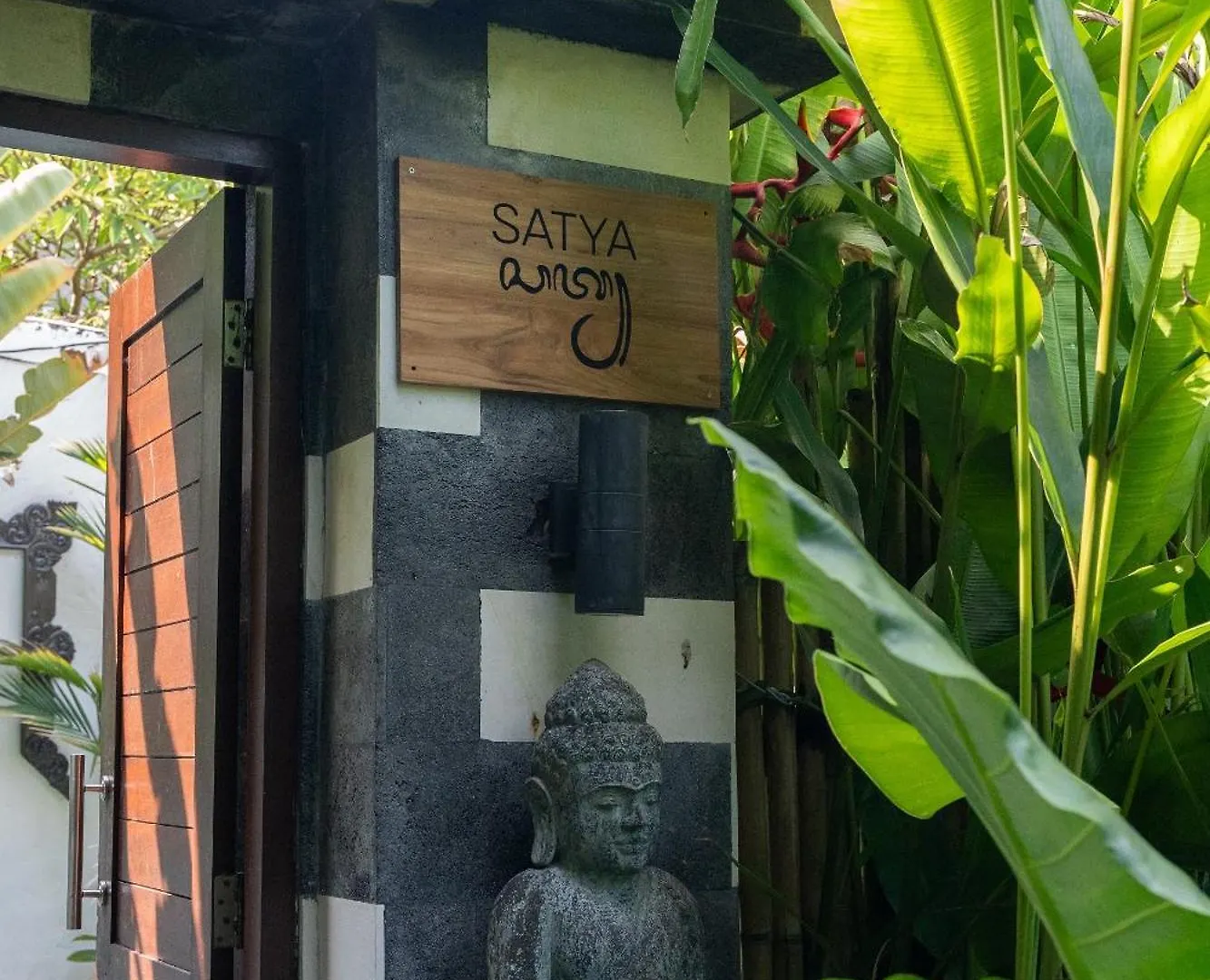 Resort The Gardens Seminyak Hotel